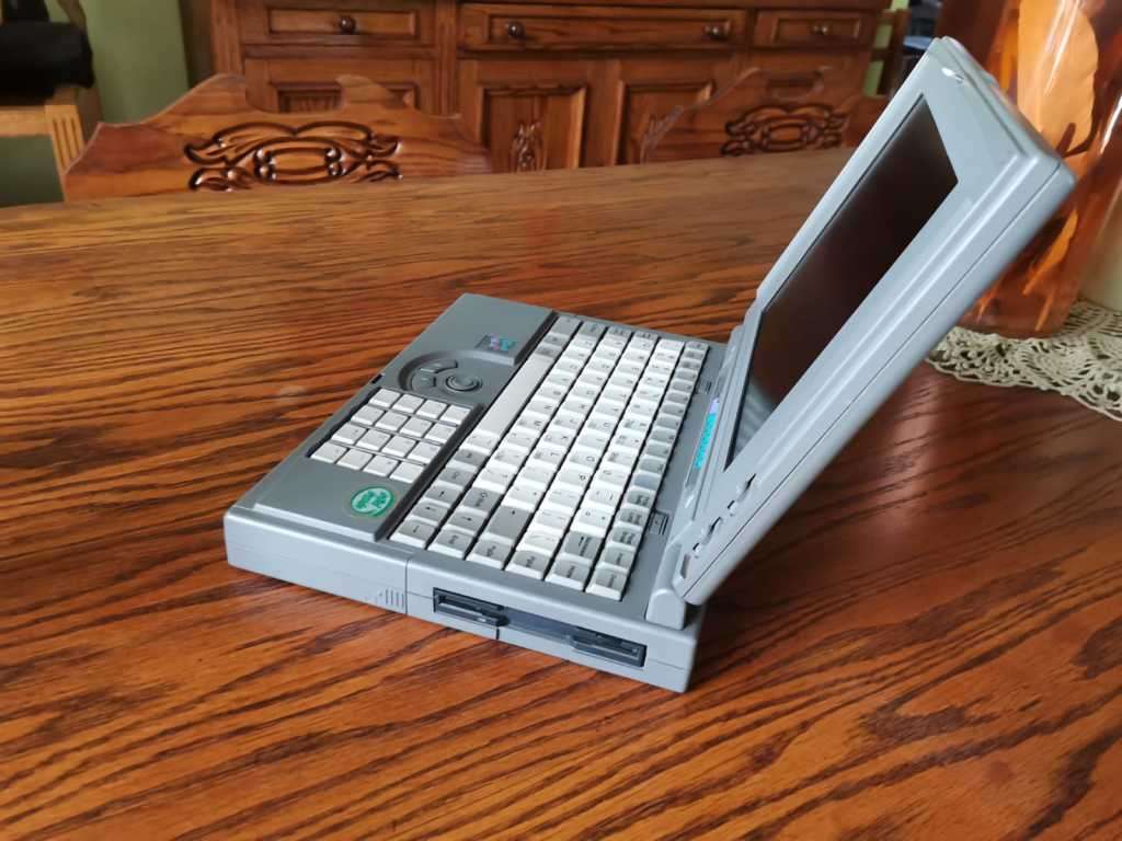 Vintage LAPTOP Sunrack Black and white 310 * STUNNING*