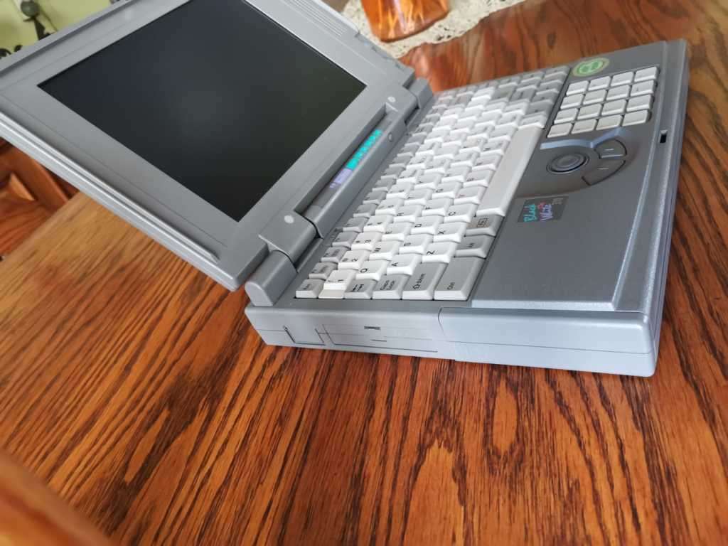 Vintage LAPTOP Sunrack Black and white 310 * STUNNING*