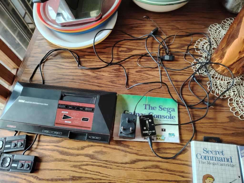 SEGA MASTER SYSTEM/Power Base * Once in a lifetime find * Working with 5 games and 2 remotes