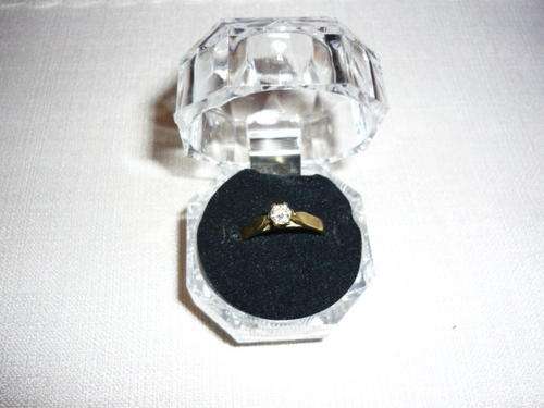9ct gold /diamond ring