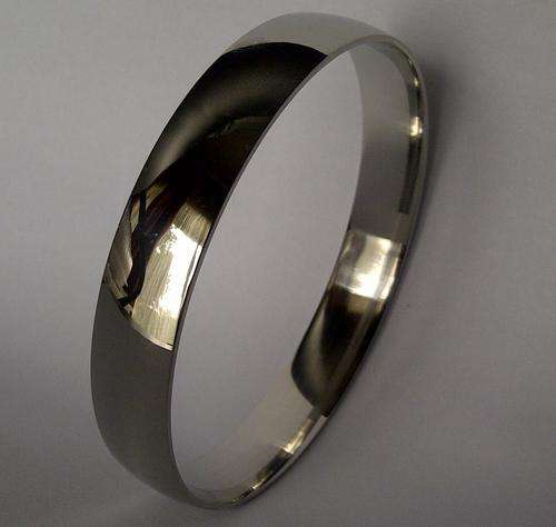 **HIGH POLISHED SILVER  STAINLESS STEEL BANGLE**11mm wide**