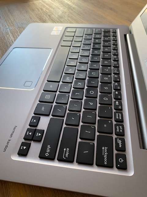 Asus Zenbook UX330UA-GL195R