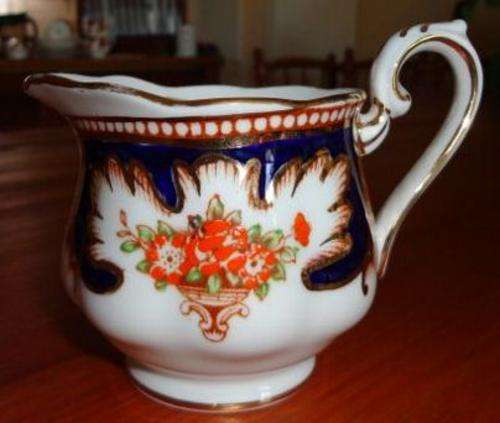 ROYAL ALBERT CREAMER "ROYALTY"