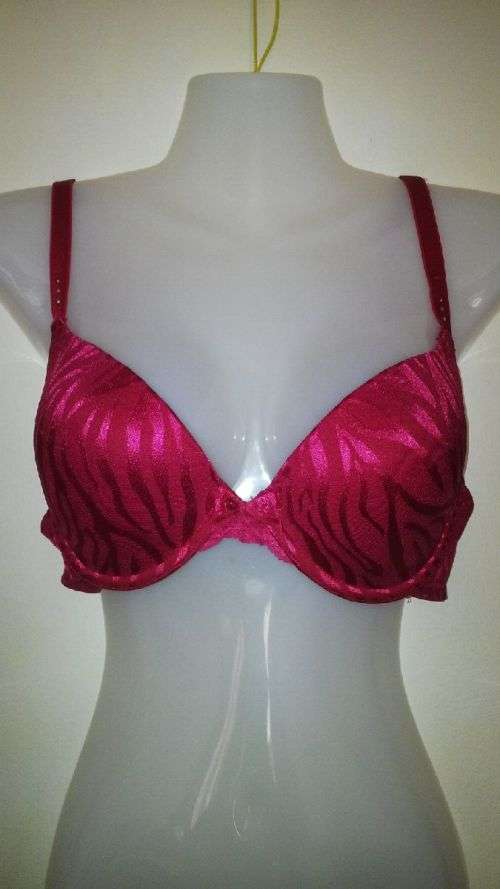 ***Bargain Bundle***1 x Black Wonderbra 1 x Pink Underwired Padded bra Size 36C