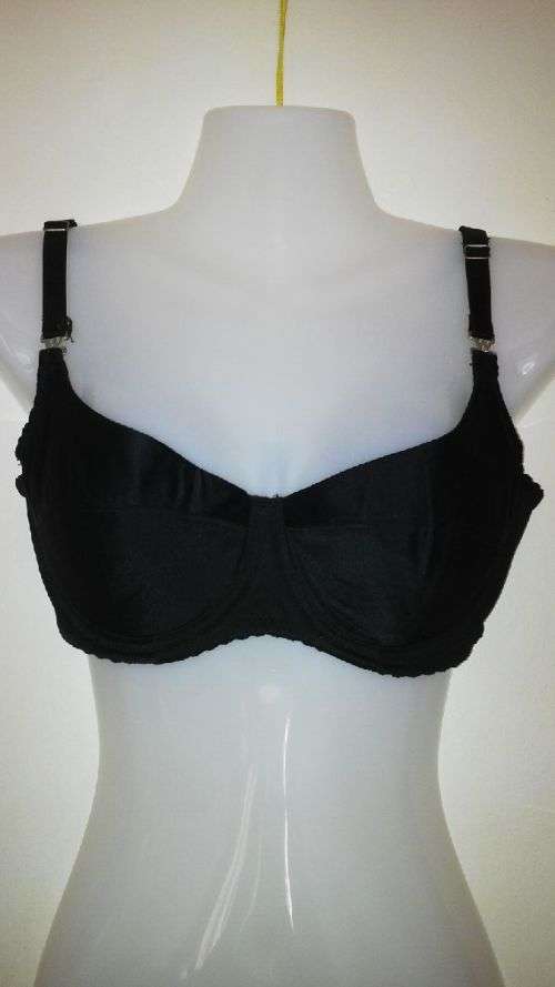 ***Bargain Bundle***1 x Black Wonderbra 1 x Pink Underwired Padded bra Size 36C