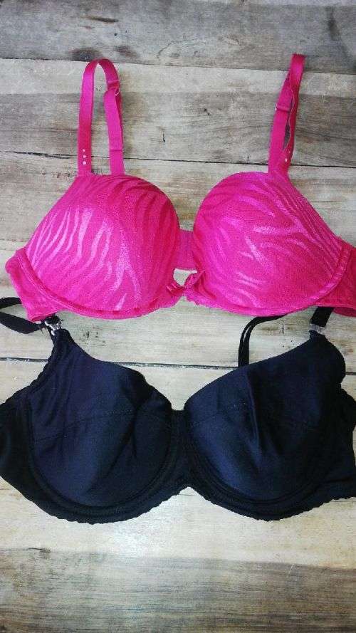 ***Bargain Bundle***1 x Black Wonderbra 1 x Pink Underwired Padded bra Size 36C