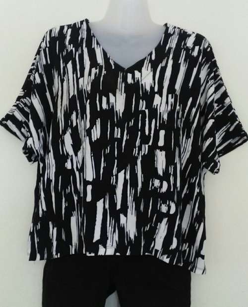 Black and White V neck Top Size Large