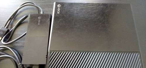 Xbox One with Wireless Controller - Xbox One