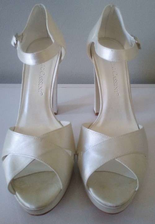 Oleg Cassini, Designer  Satin Platform Heels in Ivory Size 5.  Bridal, Wedding, Matric Ball. Event.
