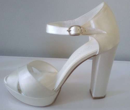 Oleg Cassini, Designer  Satin Platform Heels in Ivory Size 5.  Bridal, Wedding, Matric Ball. Event.