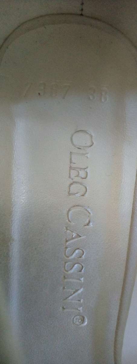 Oleg Cassini, Designer  Satin Platform Heels in Ivory Size 5.  Bridal, Wedding, Matric Ball. Event.