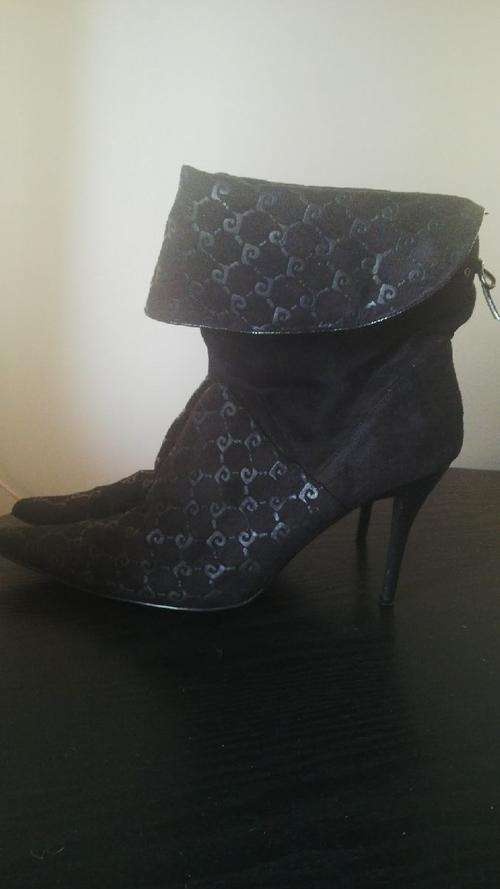 Black Ankle Boots By Pierre Cardin Size 8