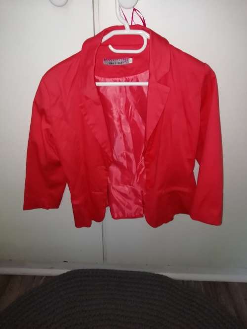 Coral three quarters sleeve jacket size medium