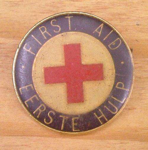 "First Aid - Eerste Hulp" Lapel Badge - 24mm