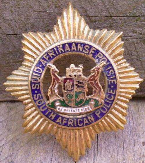 Gilt & Enamel Officers Cap Badge - worn by Majors and upwards