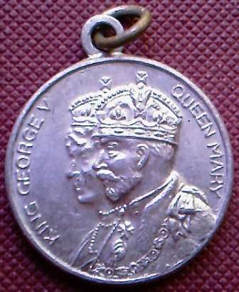 King George V & Queen Mary 25 Years Reign Medal - 1910-1935 -- 23mm