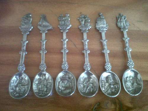 SILVER SPOONS. VERY PRETTY.SILVER PLATED