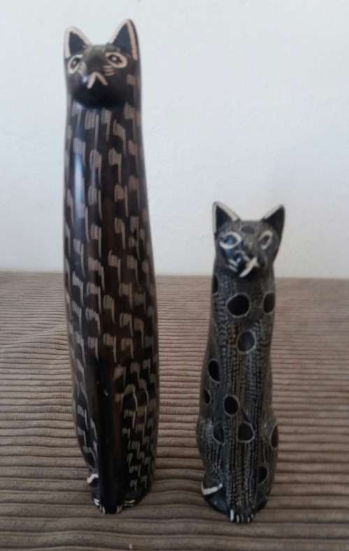 BEAUTIFUL STONE ENGRAVED CATS 1 X 18CM. 1 X 13CM