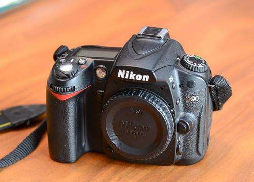 Nikon D 90 with MB-D80 battery grip