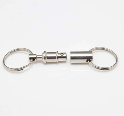 1 Lot of 100 detachable Steel keychains