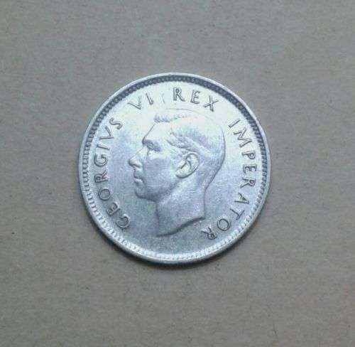 Excellent 1943 union silver sixpence in XF grade