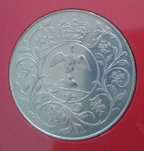 Uncirculated 1977 British crown in perspex case