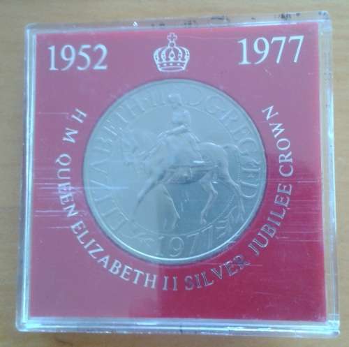 Uncirculated 1977 British crown in perspex case