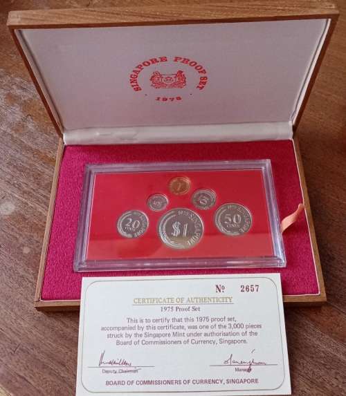 Scarce 1975 Singapore proof set in wooden box with c.o.a *mintage 3000*