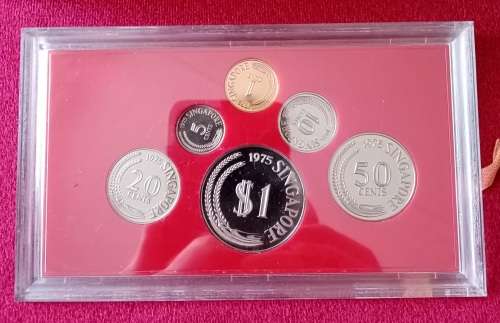 Scarce 1975 Singapore proof set in wooden box with c.o.a *mintage 3000*
