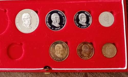 Partial 1982 proof set in case (50c-1/2c)