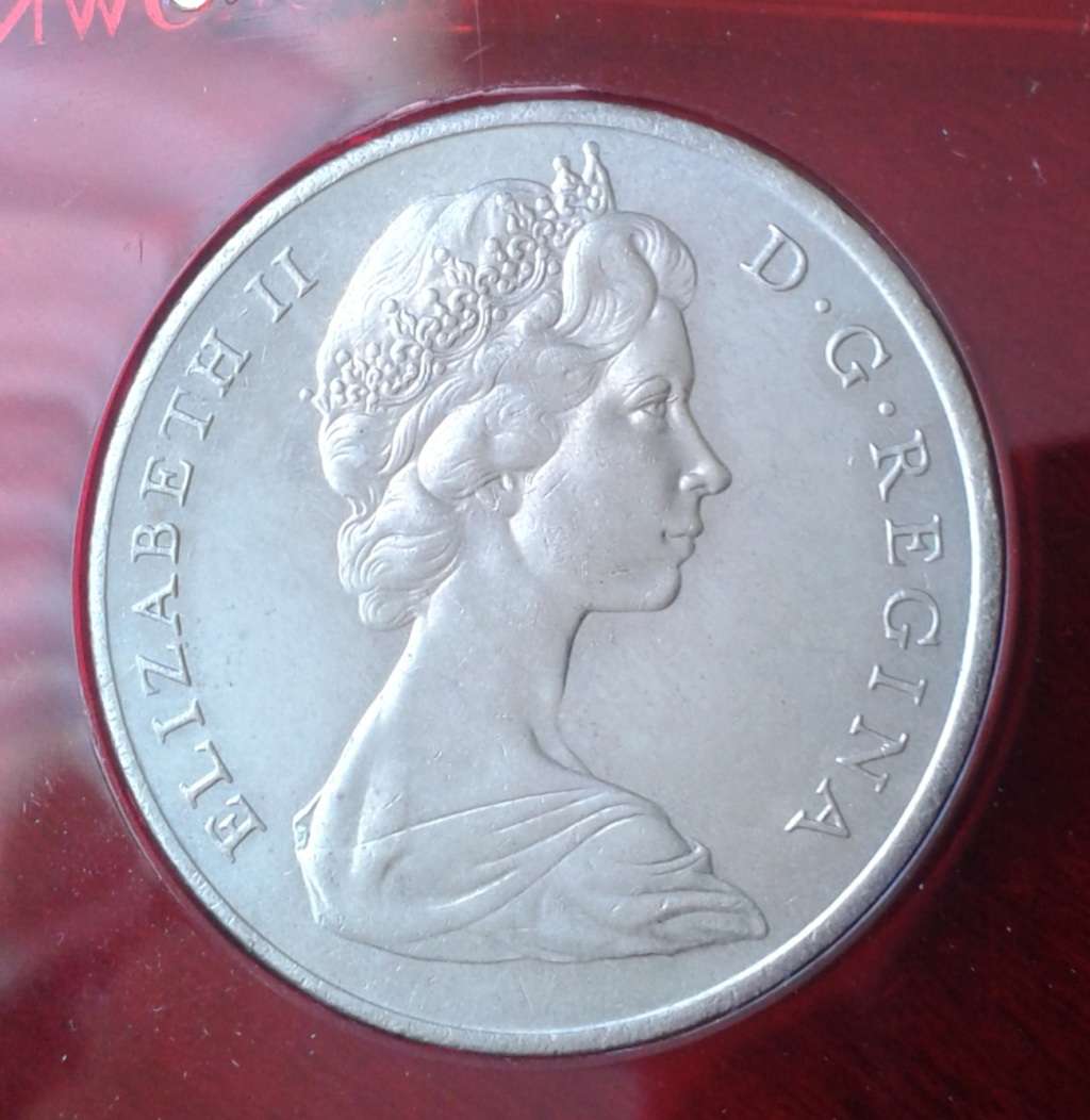 Scarcer 1967 Gibraltar crown in perspex case