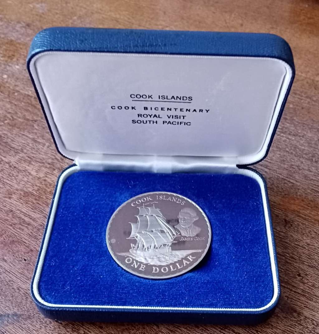 Scarce 1970 Cook Islands proof nickel dollar in case (Cook Bi-Centenary)