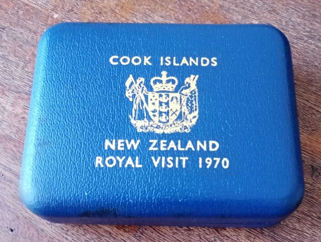 Scarce 1970 Cook Islands proof nickel dollar in case (Cook Bi-Centenary)