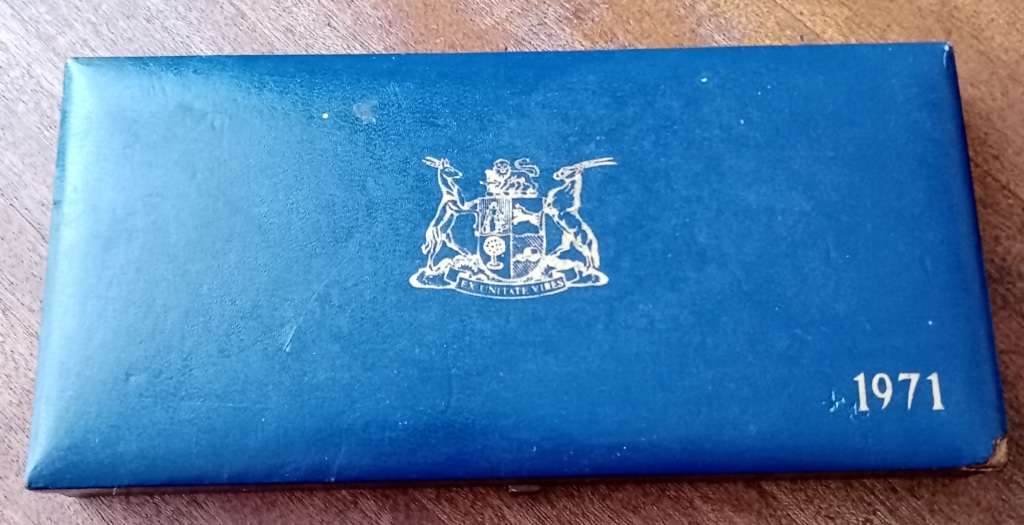 Nice 1971 S.A short proof set with silver R1