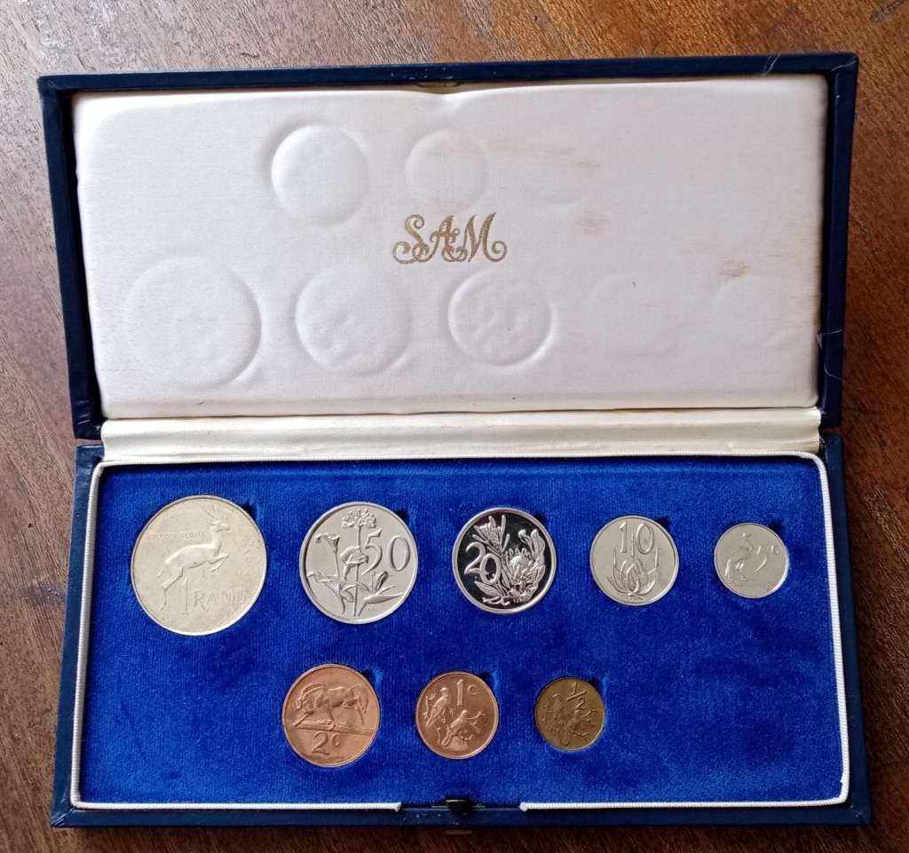 Nice 1971 S.A short proof set with silver R1