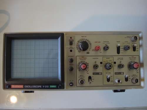 Hitachi V-212 20Mhz Oscilloscope with probe set