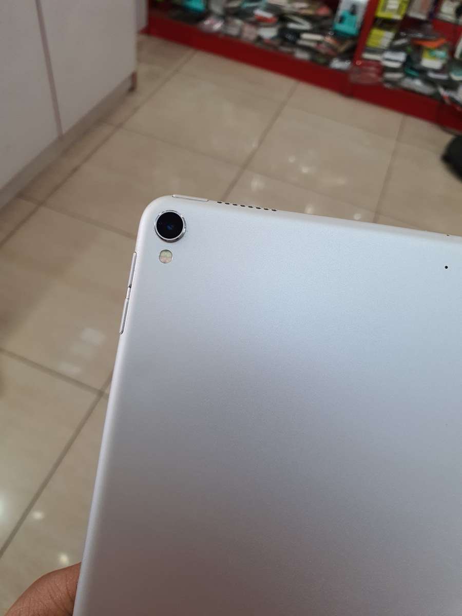 Apple iPad 10.5 Pro 256gb Silver WiFi ONLY