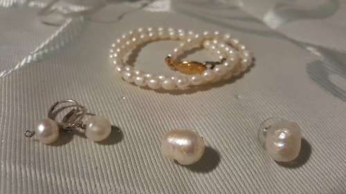 Genuine Freshwater Pearl Earings & Necklace Set