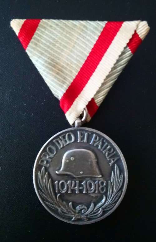 ORIGINAL GERMAN / AUSTRO HUNGARIAN WW1 PRO DEO ET PATRIA MEDAL