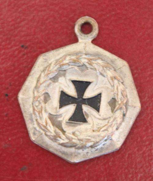 ORIGINAL GERMAN  WW1 PATRIOTIC PENDANT (WHITE METAL)