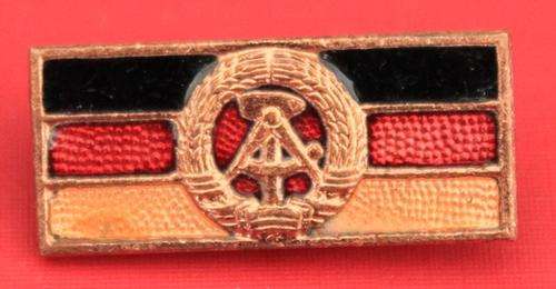 ORIGINAL EAST GERMAN FLAG BADGE
