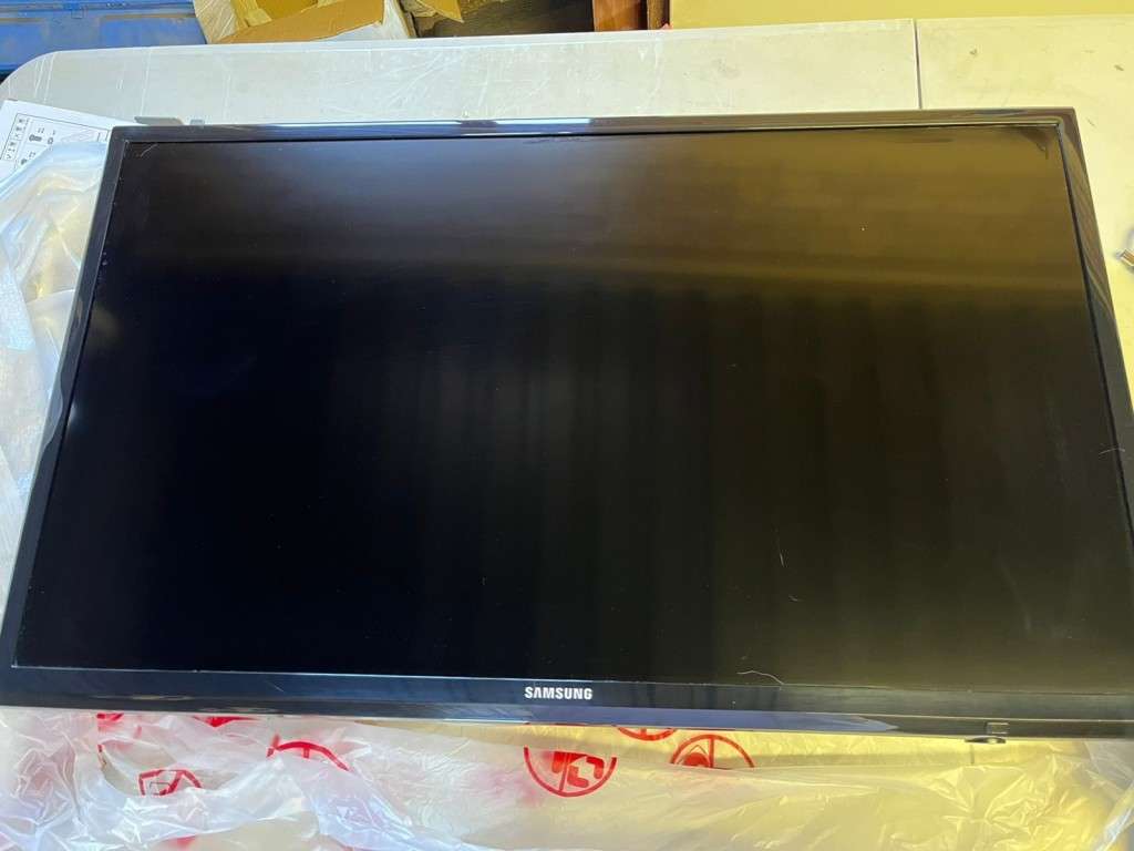 ** USED ** Samsung 32` Wide LED HDR TV UA32EH4003R (No Base stand)