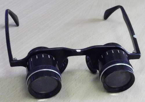 Vintage Carton hands-free binoculars/opera glasses 2.5x coated - with case