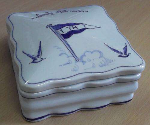 Lady Adriana Delft trinket box with lid