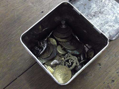 Crazy R1 Start - A bunch of random Tokens/Medallions/Buttons/Pins - 1 day only