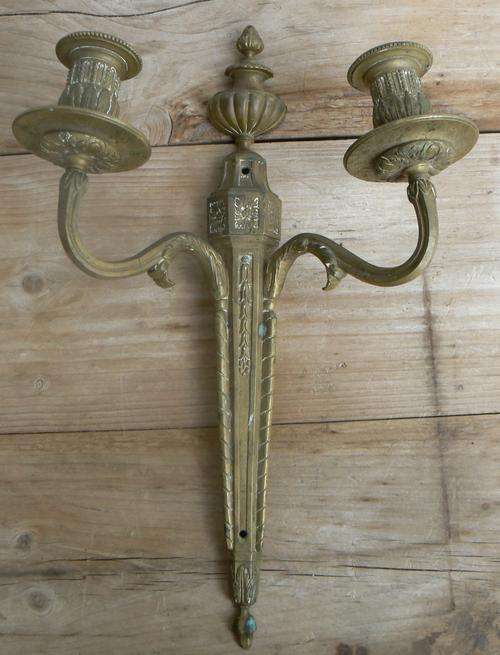 Old wall-mountable heavy brass candelabra - 1.2kg