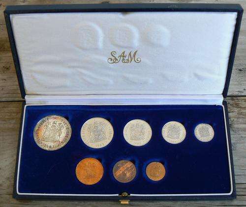 SA Short Proof Set 1983 with silver R1 - only 6 835 minted - CV R450+