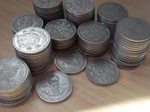 Portugal - Lot of 102, 2.5 Escudos coins 1960's to 1980's - bid per coin