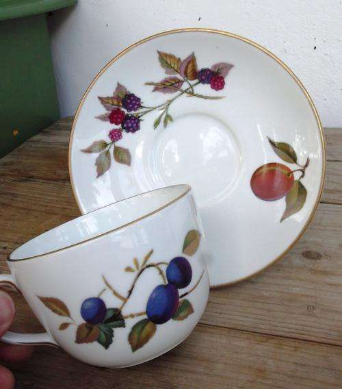 Royal Worcester, Evesham Gold coffee duo - more than one available