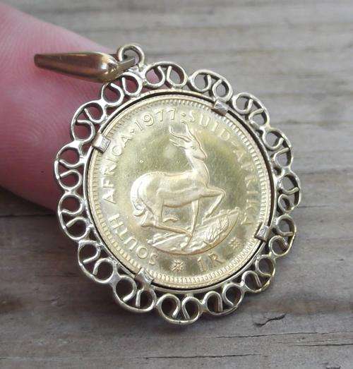 22ct Gold R1 1977 pendant in 9ct setting - *Perfect gift*